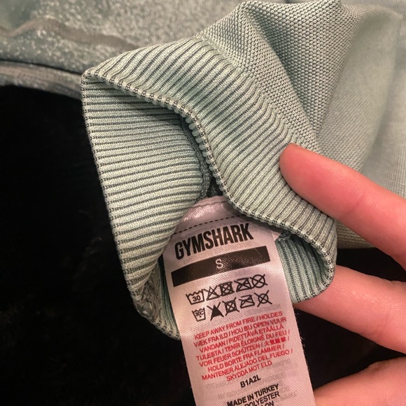 Green Gymshark Set (top size M - bottom size S) - Picture 3 of 5